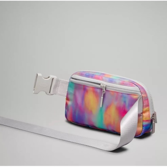 New LULULEMON Everywhere Belt Bag 1L Prism Wash Print Multi/Vapor - Picture 4 of 7